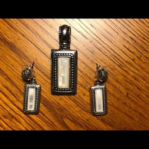 Premier Designs Pendant and matching earrings